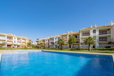 2 Bed Apartment Quarteira 10 Min walk to Vilamoura