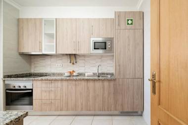 2 Bed Apartment Quarteira 10 Min walk to Vilamoura