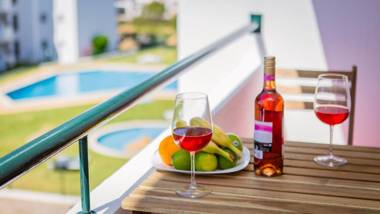 Bright & Charming 1BDR Apartment W/ Pool by LovelyStay