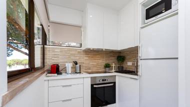 Bright & Charming 1BDR Apartment W/ Pool by LovelyStay