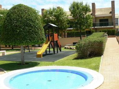 Luxurious Holiday home in Quarteira Algarve with Jacuzzi