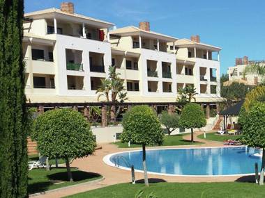 Luxurious Holiday home in Quarteira Algarve with Jacuzzi