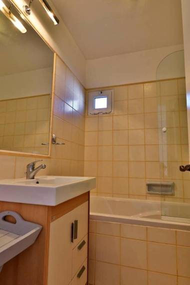 Casa Vale do Lobo 32 - Charming Townhouse AC 2 minutes walk from Beach Praca