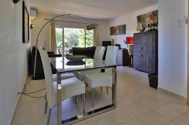 Casa Vale Do Lobo 832A - Charming Townhouse AC few minutes walk from Beach Praca