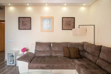 America Apartment by HR Madeira