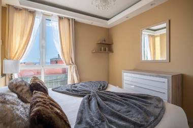 America Apartment by HR Madeira