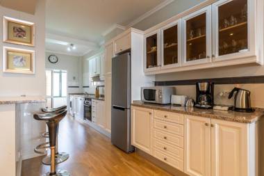 Stylish apartment with balcony and amazing views over Funchal and the sea