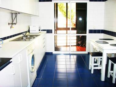 One bedroom appartement with furnished balcony and wifi at Funchal 7 km away from the beach