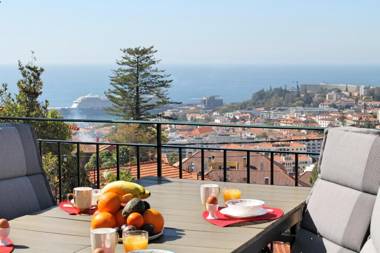 Magnificent Funchal Villa Villa Luzia 5 Bedrooms Sea City Views Pool Table