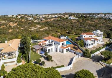 Casa Azenhaga - 100m from the beach - magnificent 3 bedroom villa sleeps 8 with amazing sea views