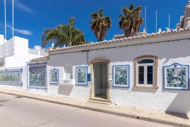 Villa Oasis Hidden Gem Heart of Village Pool Courtyard