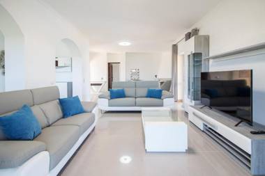 Casa Lombos Nova - wonderful new house with private pool AC and pool table