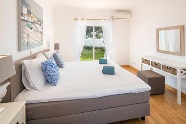 Villa Ocean Blue Ocean views Walk to beach Pool