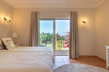 Front line townhouse n 9 in Ferragudo sea views