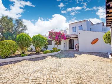 Stylish Villa  in Lagoa with Private Swimming Pool