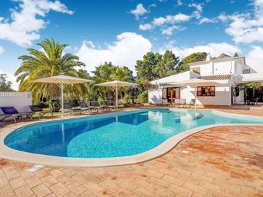 Stylish Villa in Lagoa with Private Swimming Pool