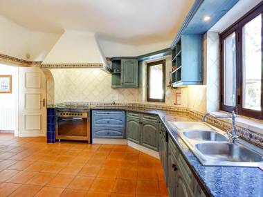 Stylish Villa  in Lagoa with Private Swimming Pool