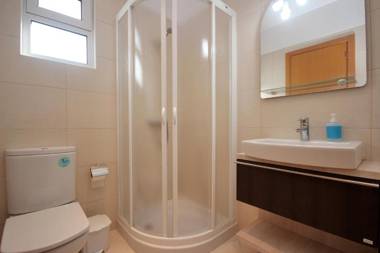 Villa Araujo Da Costa by HR Madeira