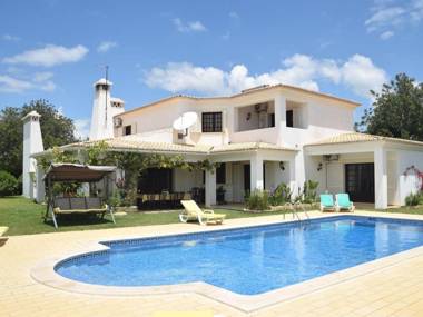 Luxurious Villa in Ferreiras with Private Swimming Pool