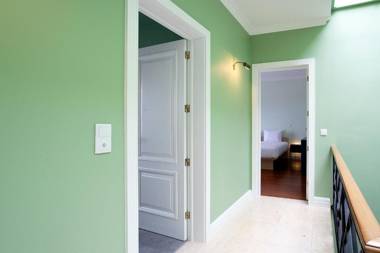 Salt Lips Surf Villa