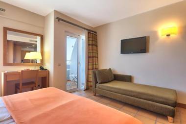 Four Views Monumental Lido