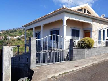 2 bedrooms appartement with sea view enclosed garden and wifi at Lombo Do Doutor 4 km away from the beach