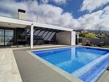 Villa de la Ponte by Atlantic Holiday