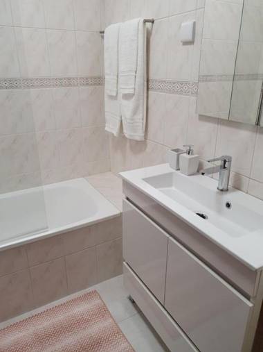 Lousã's Brown & White