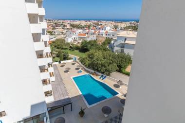 #48 Modern & High Floor Flat with Stunning View Pool