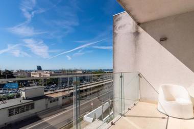 GuestReady - Gorgeous apartment in Alges with Stunning Rooftop Pool