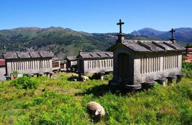 One bedroom villa with balcony and wifi at Lindoso