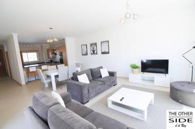 The other Side D'el Rey Apartment