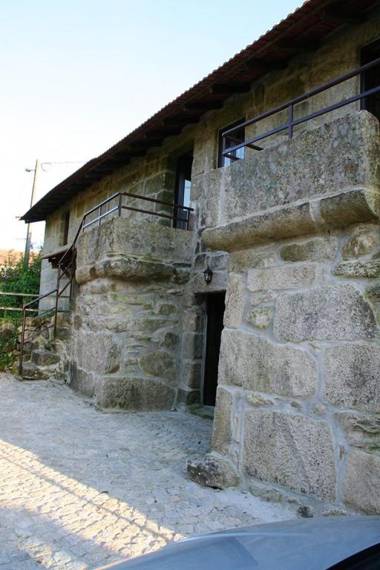 One bedroom house with shared pool balcony and wifi at Agueda