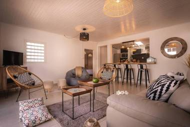 Maison de 2 chambres avec vue sur la mer piscine privee et jacuzzi a Saint Pierre