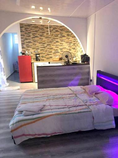 Studio avec jardin clos et wifi a Saint Pierre
