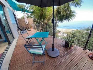 Bungalow d'une chambre avec vue sur la mer piscine partagee et jardin clos a Saint Leu a 7 km de la plage