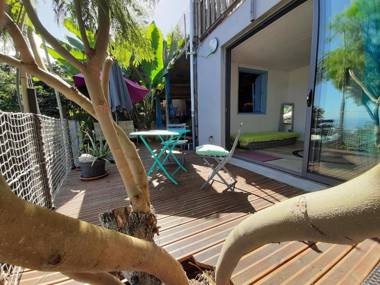 Bungalow d'une chambre avec vue sur la mer piscine partagee et jardin clos a Saint Leu a 7 km de la plage