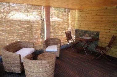 Bungalow d'une chambre avec vue sur la mer jardin clos et wifi a Saint Leu a 2 km de la plage