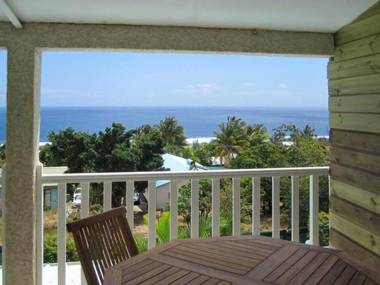 Studio a Saint Leu a 500 m de la plage avec vue sur la mer piscine partagee et jardin clos