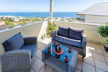 Appartement TY KAZ DODO classé 3 étoiles vue mer piscine résidentielle Mont Roquefeuil Saint-Gilles-Les-Bains 6 personnes