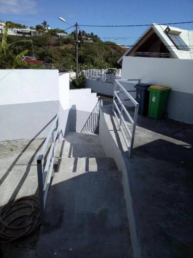 Maison de 2 chambres a Saint Gilles les Bains a 500 m de la plage avec terrasse amenagee et wifi