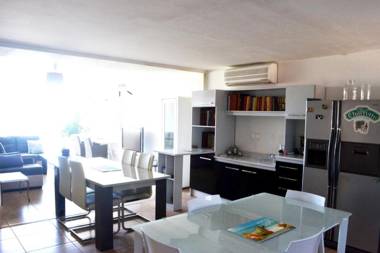 Appartement de 2 chambres avec vue sur la mer balcon et wifi a Saint Gilles les Bains a 1 km de la plage