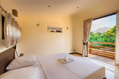 Villa Isis à L Entre-Deux avec piscine pour 7 personnes