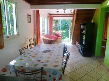 Maison de 4 chambres avec piscine partagee jardin clos et wifi a Saint Joseph a 6 km de la plage