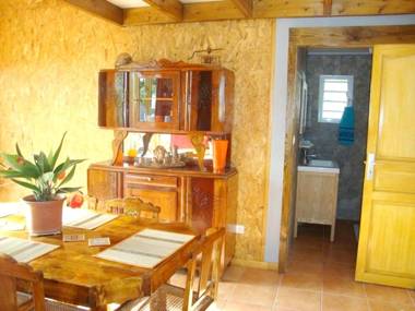 Maison de 2 chambres avec vue sur la mer jardin clos et wifi a Saint Paul a 7 km de la plage