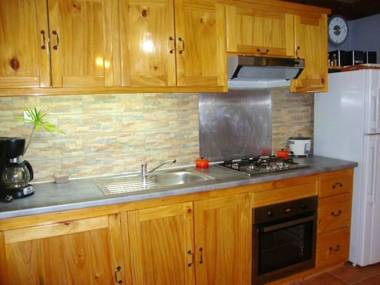 Maison de 2 chambres avec vue sur la mer jardin clos et wifi a Saint Paul a 7 km de la plage