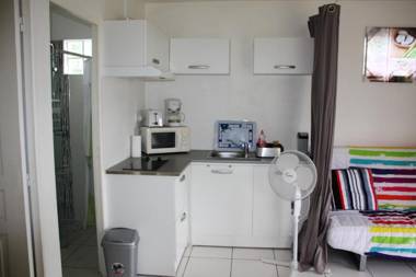 Maison d'une chambre avec vue sur la mer jardin clos et wifi a Saint Paul a 6 km de la plage