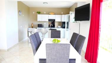 Villa de 4 chambres avec piscine privee jardin clos et wifi a Piton Saint Leu a 5 km de la plage