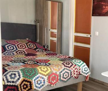 Studio avec balcon amenage et wifi a Sainte Suzanne