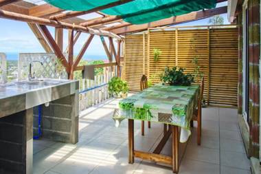 Studio avec vue sur la mer jardin clos et wifi a L'etang sale a 6 km de la plage